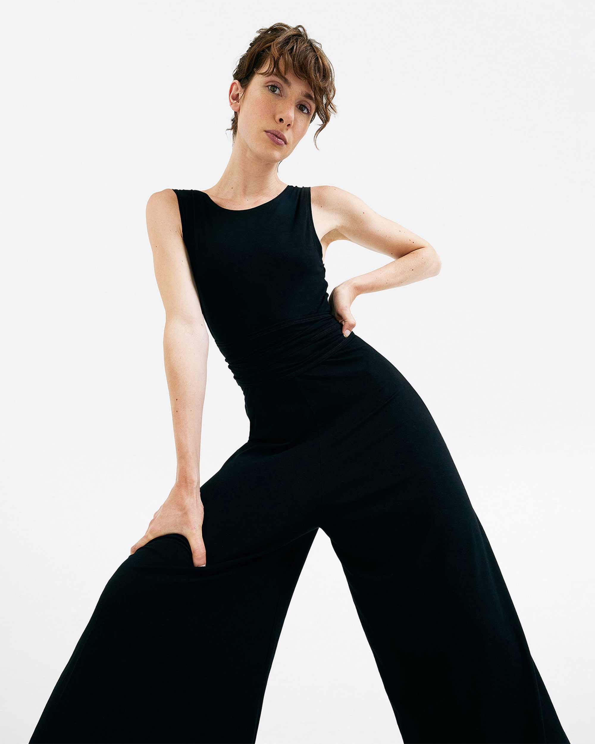 ジャンプスーツ w/タイ - ノワール ジャンプスーツ w/タイ - ノワール